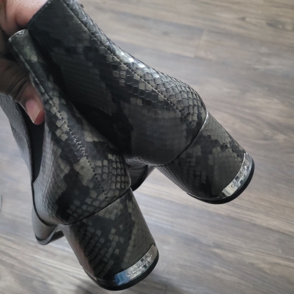 Calvin Klein Women's Fioranna Ankle Boots Size 7.5 Gray Black Booties Round Toe - Picture 5 of 9